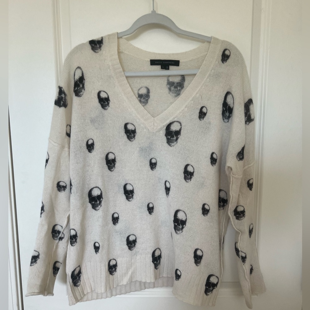 Skull Cashmere V Neck Soft Cashmere Sweater w/ Skull Pattern Size Small